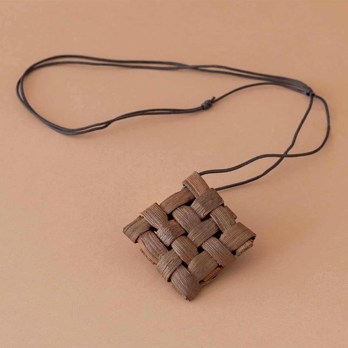 樹皮細工・入舩絵美｜山ぶどうのネックレス